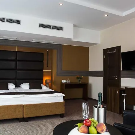 Отель Art William 4*