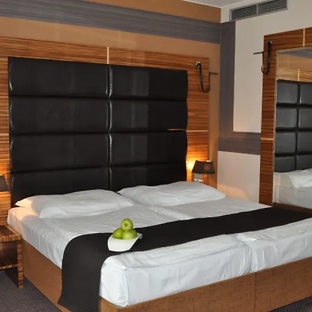 Отель Art William 4*