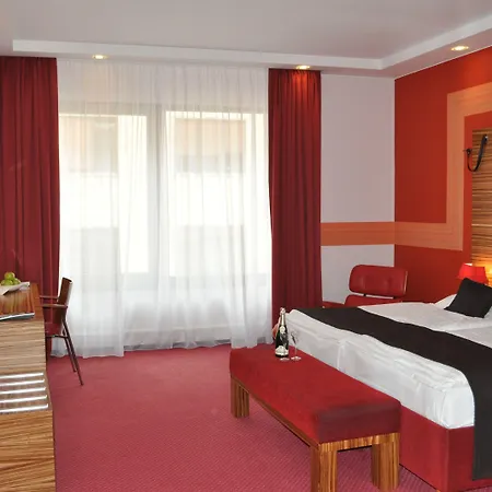 Art William Hotell 4*