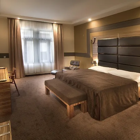 Отель Art William 4*