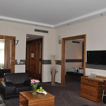 Отель Art William 4*