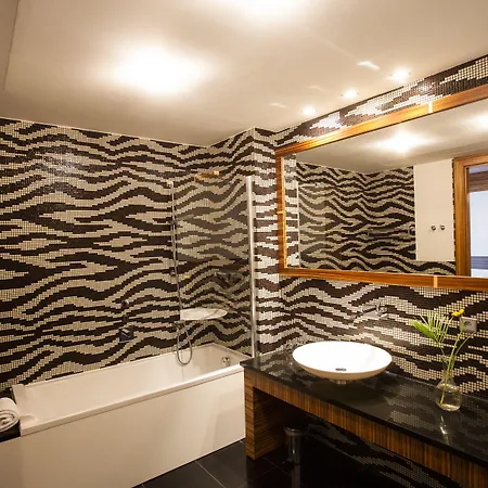 Отель Art William 4*