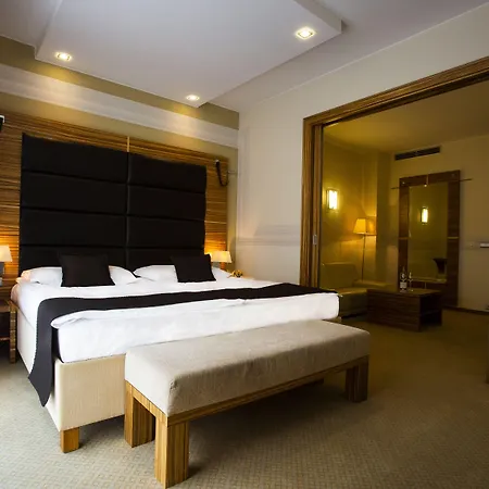 Art William Hotell 4*