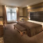 Отель Art William 4*